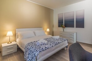 2 bedrooms, desk, iron/ironing board