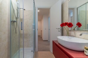 Shower, bidet - CASA VERA  - Between history, sea, and comfort (Rapallo)