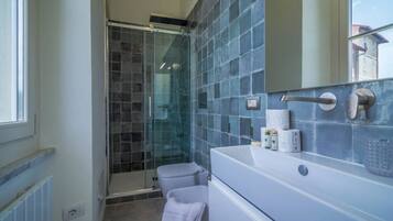 Douche, bidet