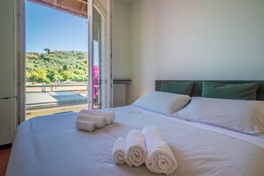 2 chambres, fer et planche à repasser