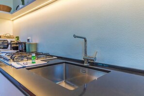 Fridge, microwave, dishwasher, toaster -  LA BOUGAINVILLE - Relaxation, Garden, and Parking (Santa Margherita Ligure)