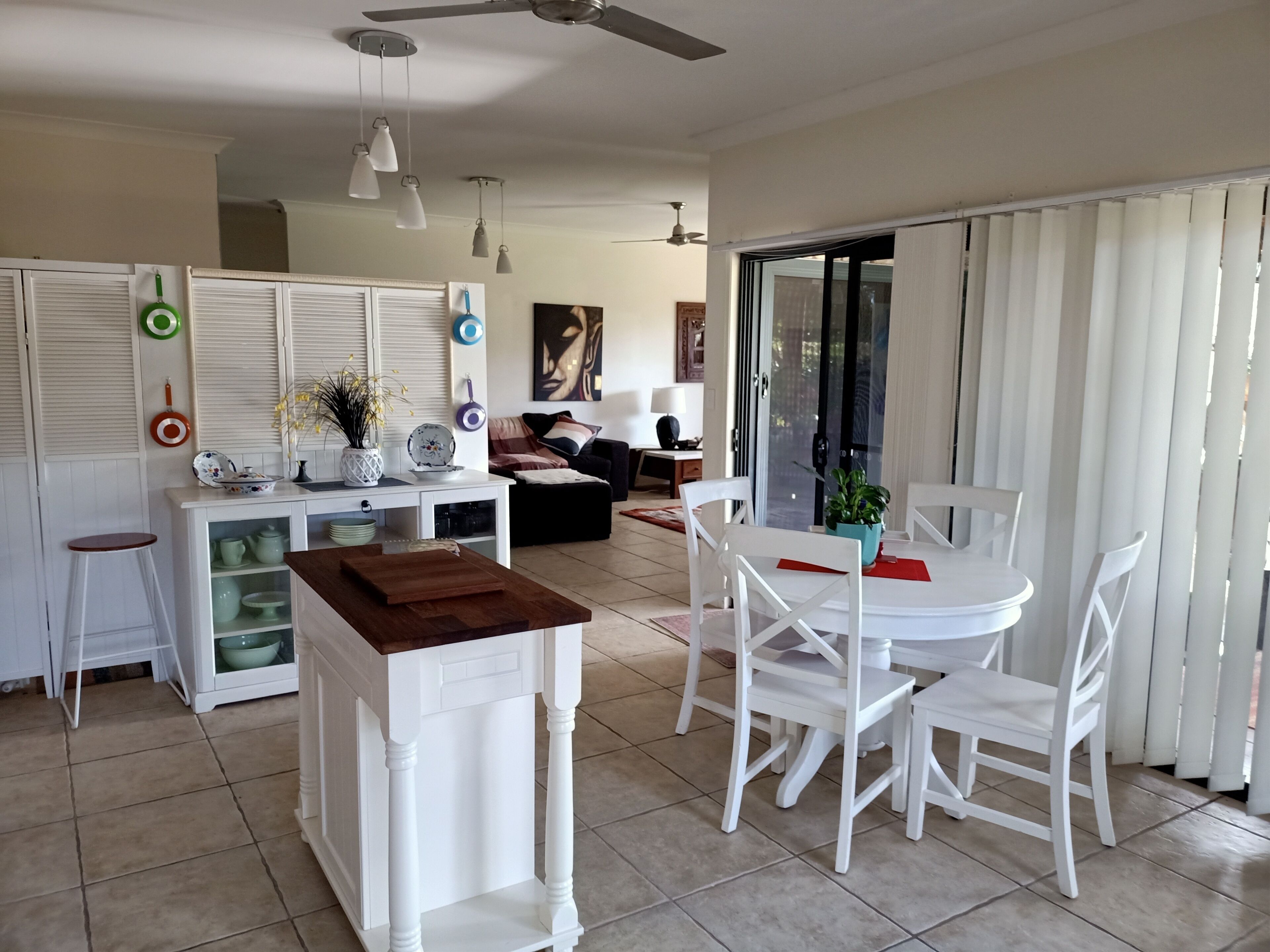 XL Popular Retreat on River near Warner Brothers Theme Parks