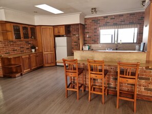 Fridge, microwave, oven, stovetop - Pet Friendly
Large 3 Bedroom House
2 Living Areas
Ensuite & Outdoor Areas (Bass Hill)