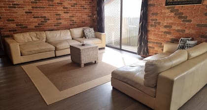 Pet Friendly
Large 3 Bedroom House
2 Living Areas
Ensuite & Outdoor Areas