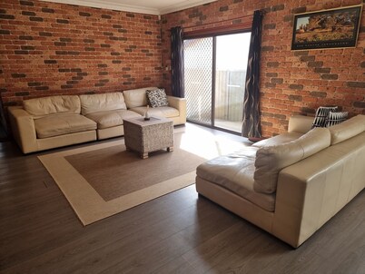 Pet Friendly
Large 3 Bedroom House
2 Living Areas
Ensuite & Outdoor Areas