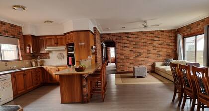 Pet Friendly
Large 3 Bedroom House
2 Living Areas
Ensuite & Outdoor Areas