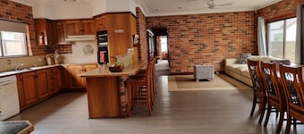 Pet Friendly
Large 3 Bedroom House
2 Living Areas
Ensuite & Outdoor Areas