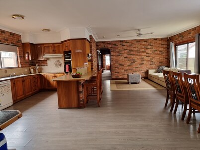 Pet Friendly
Large 3 Bedroom House
2 Living Areas
Ensuite & Outdoor Areas