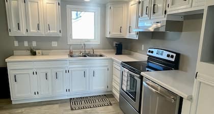 Cozy Home in the heart of Dyersville, IA!