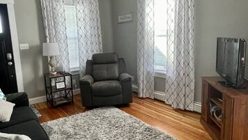 スマートテレビ、DVD プレーヤー、ビデオライブラリ