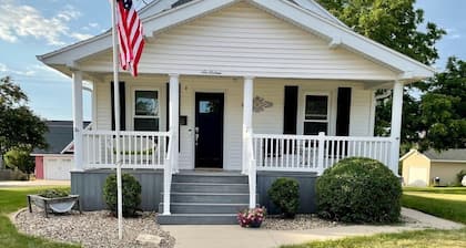 Cozy Home in the heart of Dyersville, IA!
