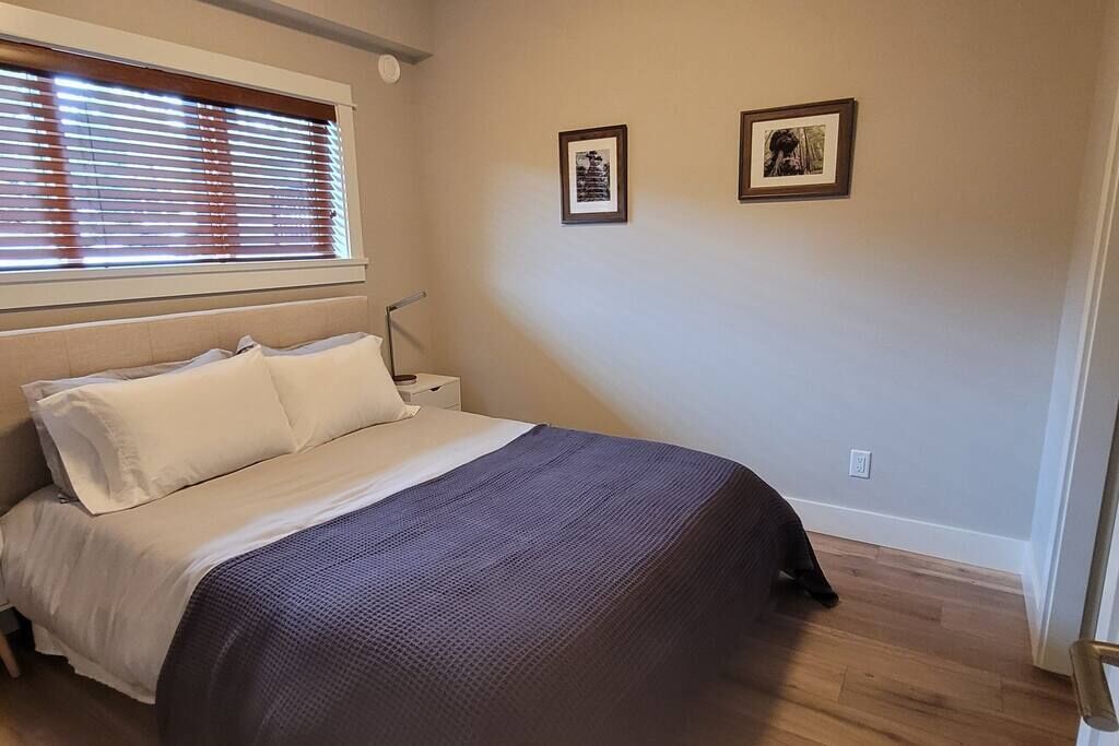 2 slaapkamers, een strijkplank/strijkijzer, wifi, beddengoed