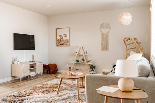 Sage Haven in the Hi-Desert, yoga deck, and 15 min from Joshua Tree