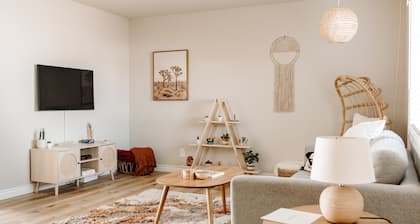 Sage Haven in the Hi-Desert, yoga deck, and 15 min from Joshua Tree