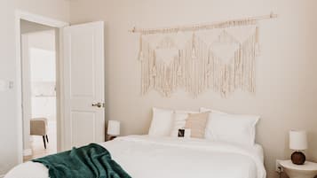 2 bedrooms, desk, free WiFi, bed sheets