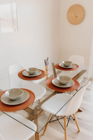Dining - Sage Haven in the Hi-Desert, yoga deck, and 15 min from Joshua Tree (Yucca Valley)