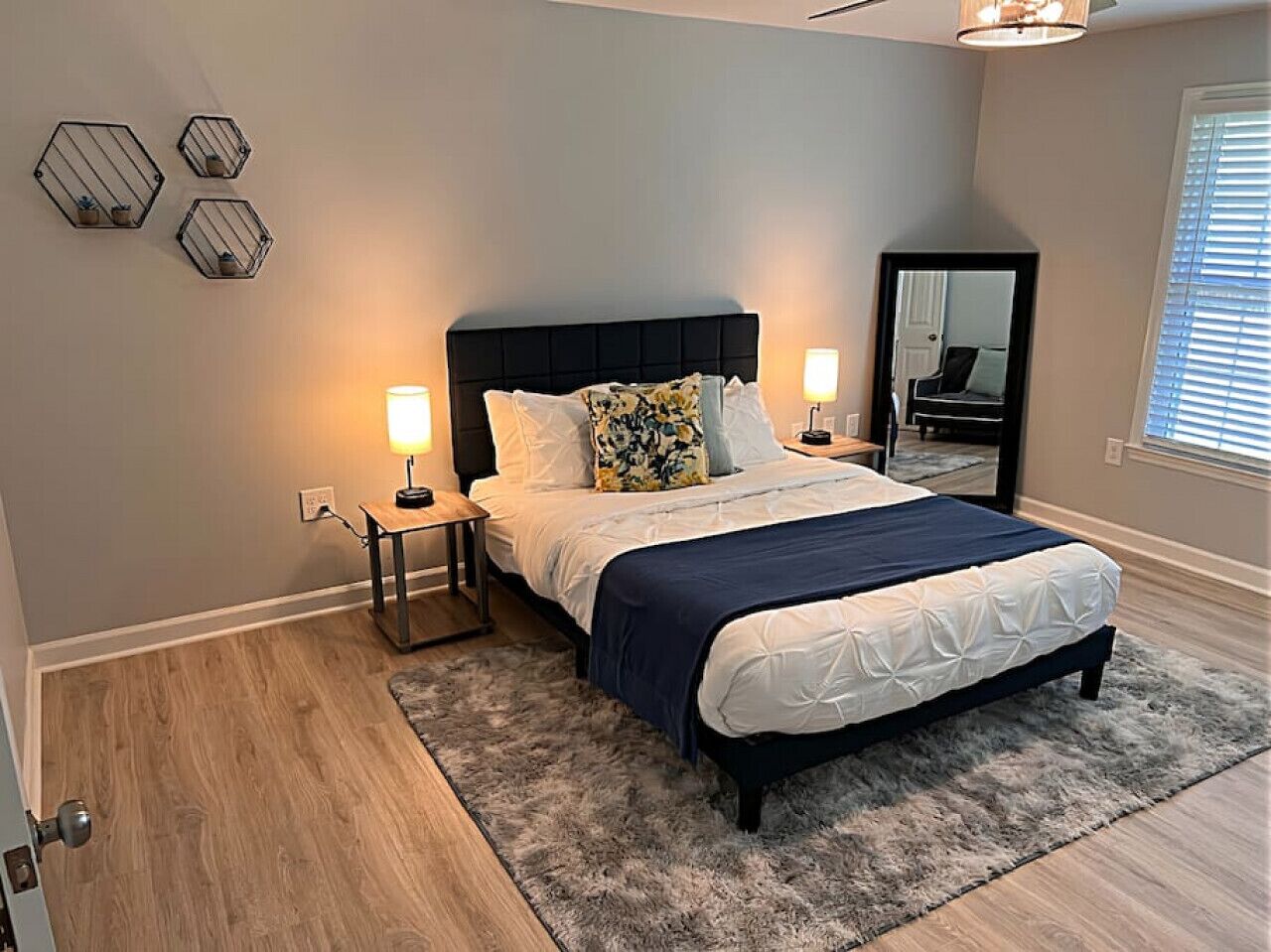 4 多间卧室、办公桌、熨斗/熨衣板、WiFi