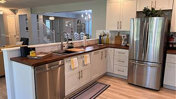 冰箱、微波炉、烤箱、炉灶