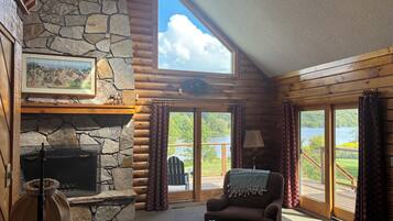 Smart TV, fireplace, DVD player, table tennis