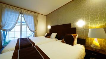 Family House | 2 bedrooms, premium bedding, down comforters, memory foam beds