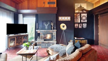 TV, fireplace