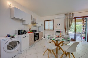 Fridge, microwave, oven, stovetop - Niko's House Salò near Lake & beach, Salò, Italy (Salò)