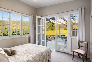 8 habitaciones, tabla de planchar con plancha y cuna de viaje