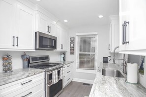 Refrigerador, microondas, horno y lavavajillas
