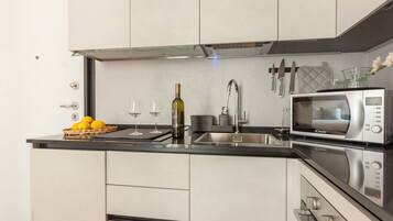 Réfrigérateur, four, plaque de cuisson, lave-vaisselle