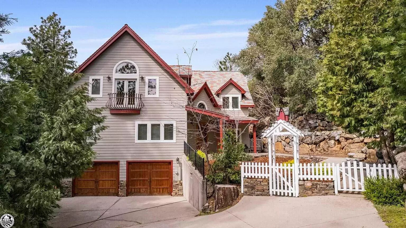 Front yard fully enclosed.  Perfect for kids.