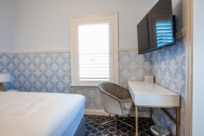 Deluxe Room | Desk, blackout drapes, free WiFi, bed sheets - Bankstown Hotel (Bankstown)