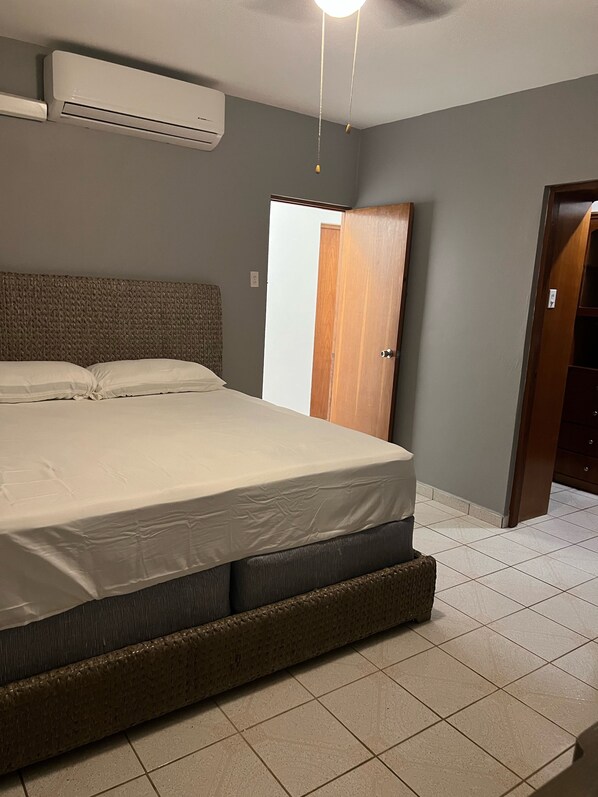 4 dormitorios, tabla de planchar con plancha, wifi gratis y ropa de cama