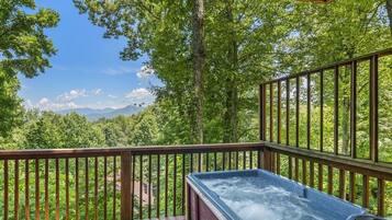 Tina de hidromasaje al aire libre