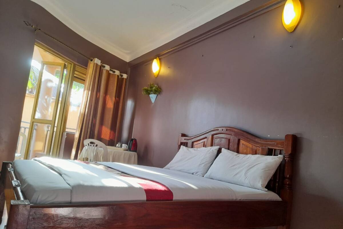 Habitación Deluxe | Cortinas opacas, wifi gratis, ropa de cama