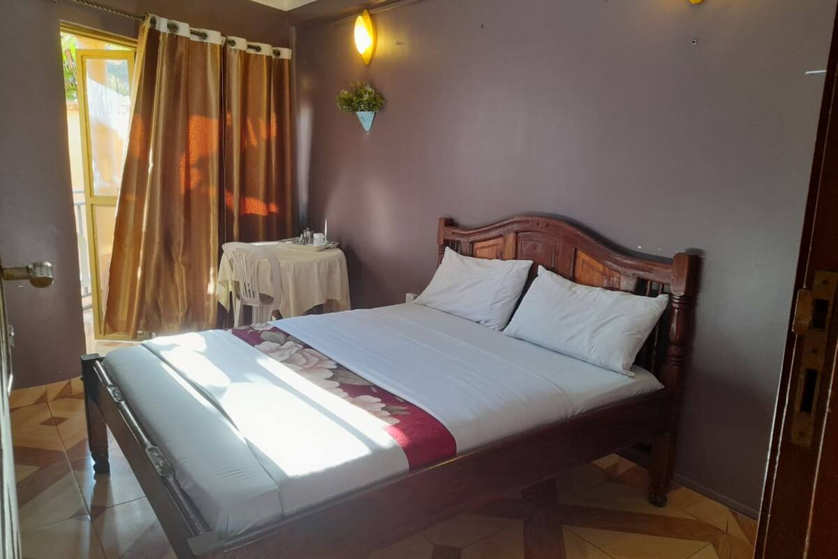 Blackout curtains, free WiFi, bed sheets