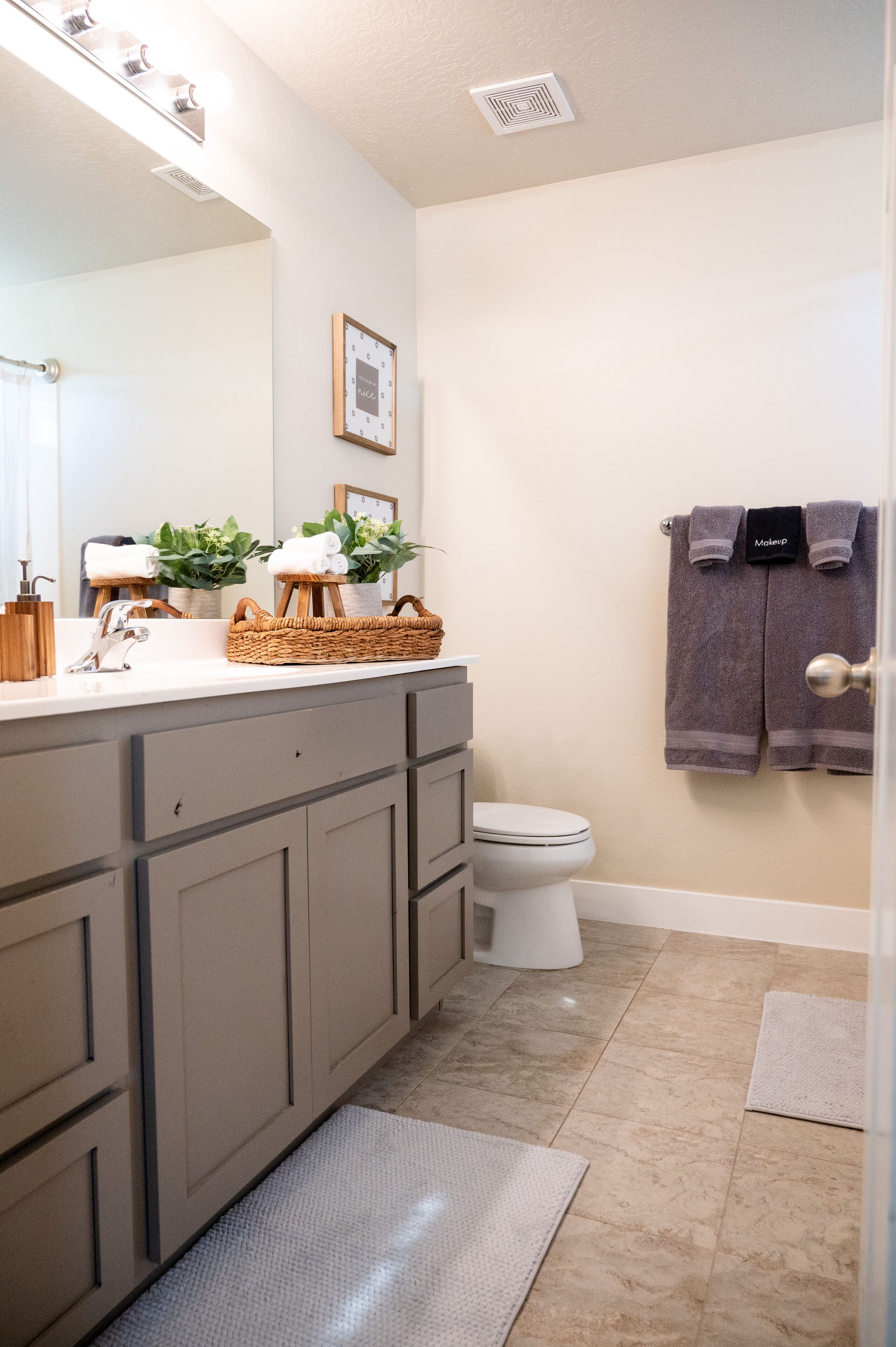 Combined shower/tub, hair dryer, towels, soap