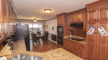 Coffee/tea maker, fridge, microwave, dishwasher