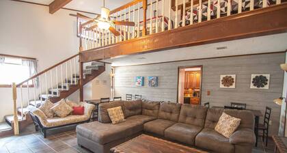 Rustic Star Ranch at Lake Whitney | Cove Access, Private Pool, Pet-Friendly