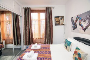 1 dormitorio, tabla de planchar con plancha, wifi y ropa de cama