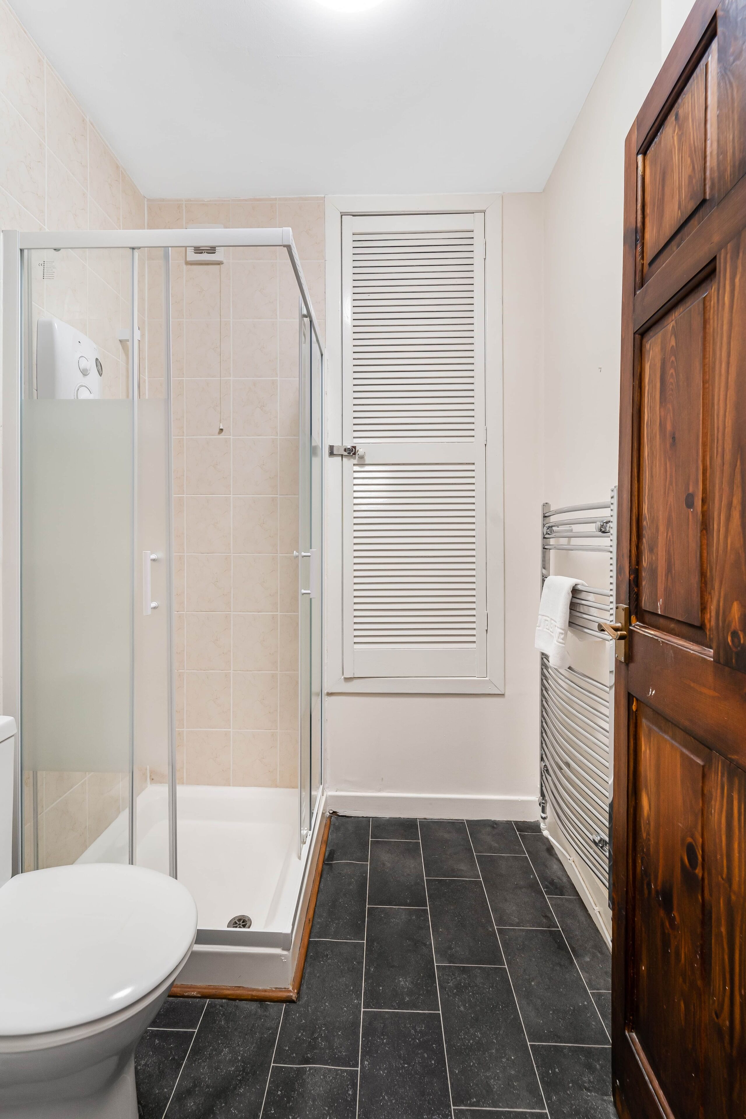 Bathtub, hair dryer, towels