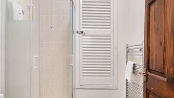 Bathtub, hair dryer, towels