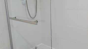 Combined shower/tub