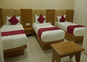 Deluxe Triple Room | 1 bedroom, free WiFi, bed sheets