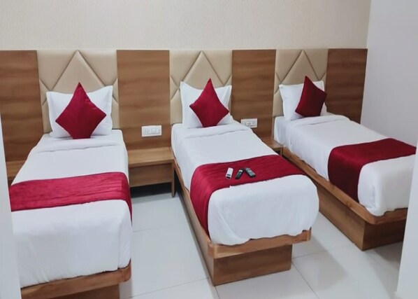 Deluxe Triple Room | 1 bedroom, free WiFi, bed sheets