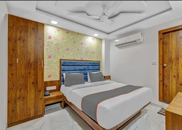 Quarto casal luxo | Wi-Fi de cortesia, roupa de cama