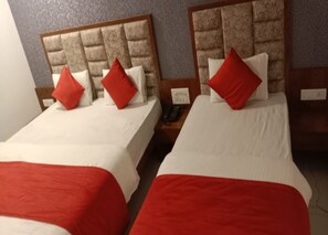 Deluxe Triple Room | Free WiFi, bed sheets - Hotel Lux Inn (Ahmedabad)