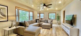 Lakefront Cabin with tons of trails!