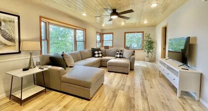 Lakefront Cabin with tons of trails!