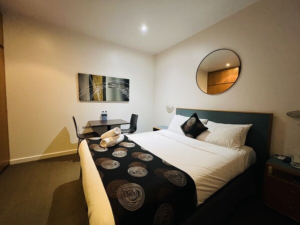 1 bedroom, iron/ironing board, free WiFi, bed sheets - Ex hotel studio ensuite room in city☑️ (Adelaide)