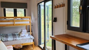 1 室のベッドルーム、WiFi (無料)、ベッドシーツ